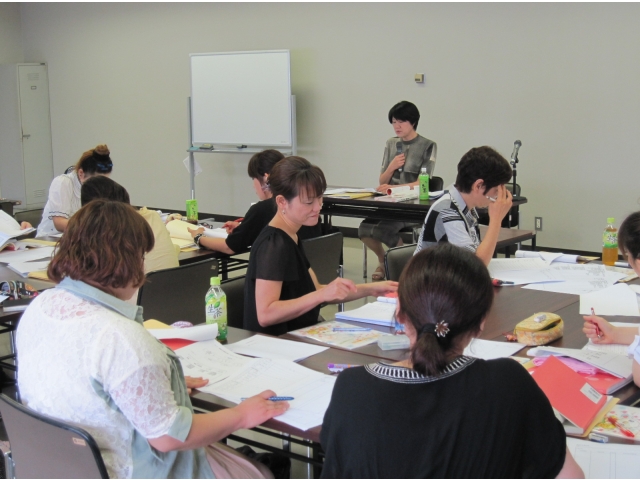 講師の実体験をもとにした講義に真剣に耳を傾ける参加者