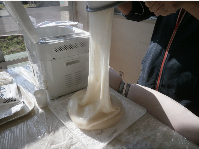 よーく伸びています～☆
つきたてのお餅です（8分音符）