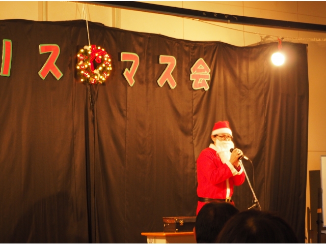 サプライズサンタの登場で会場盛り上がりました☆