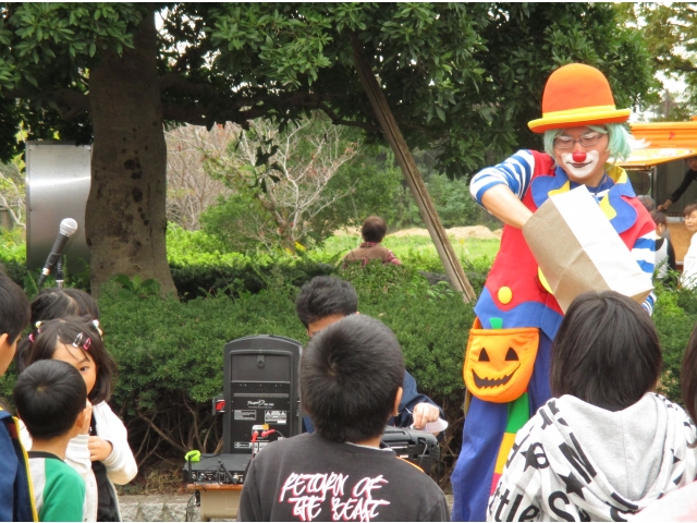 なんと！ピエロが来ました☆(学園職員)