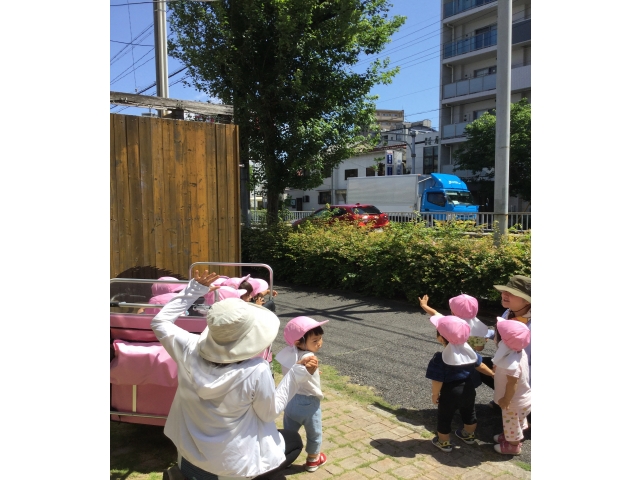 トラックばいばーい