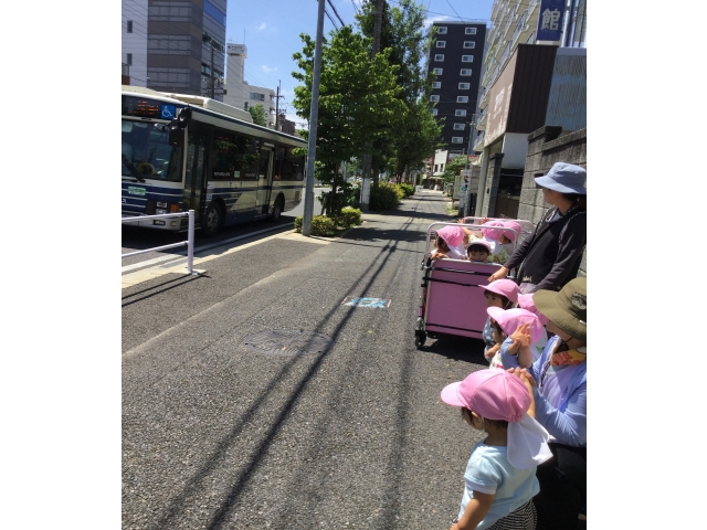 今度はバスだー!!