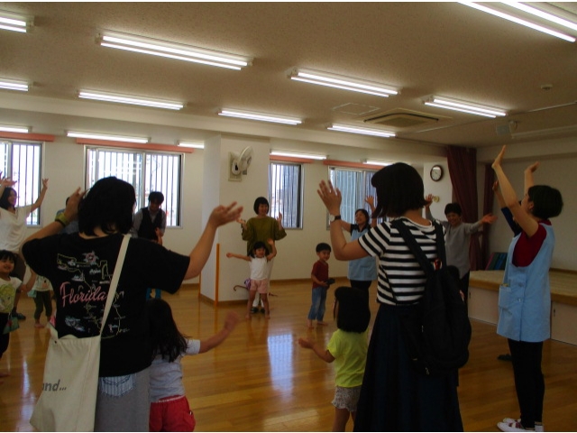 ３歳：一緒に踊って楽しんだよ！