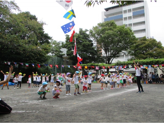 皆で楽しく踊っているよ！！