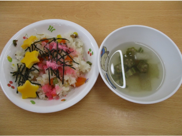 ちらし寿司とすまし汁を食べました