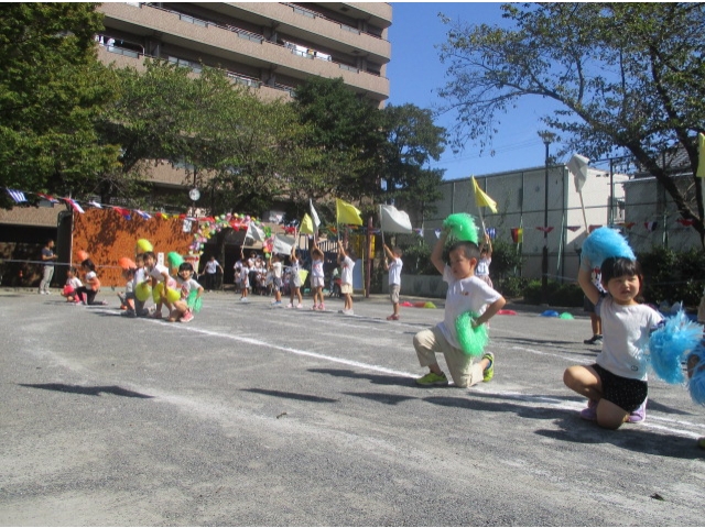 ばらさんがフラッグを持っています