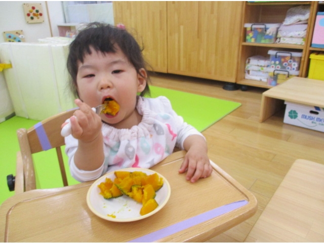 大きなお口で、パクッ。