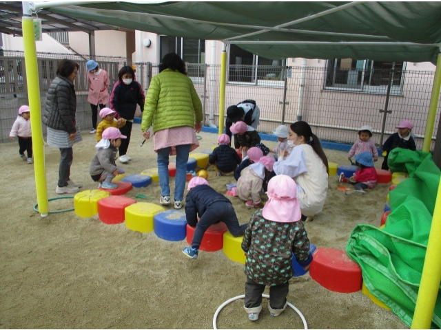 砂場は満員です