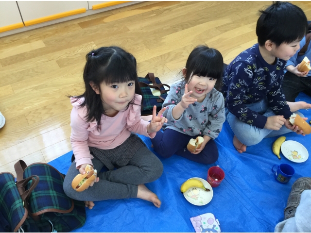 おねえさんと食べるの嬉しいな！
