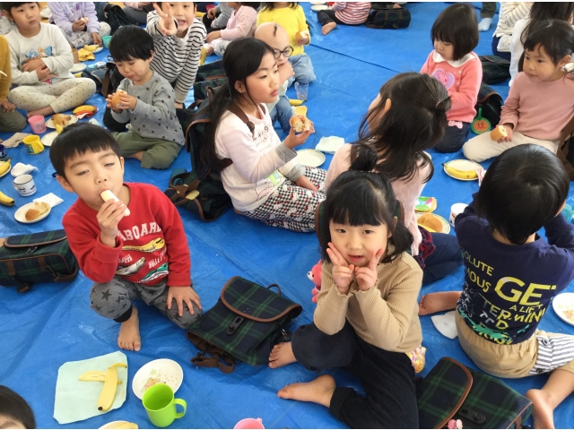 バナナも食べるよー！