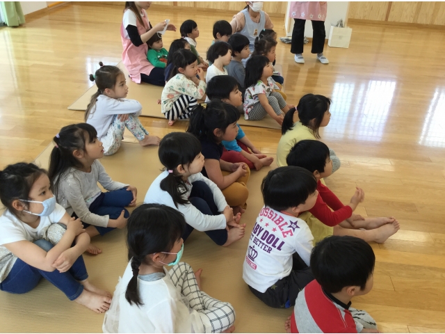 子ども達は興味津々で聞いています