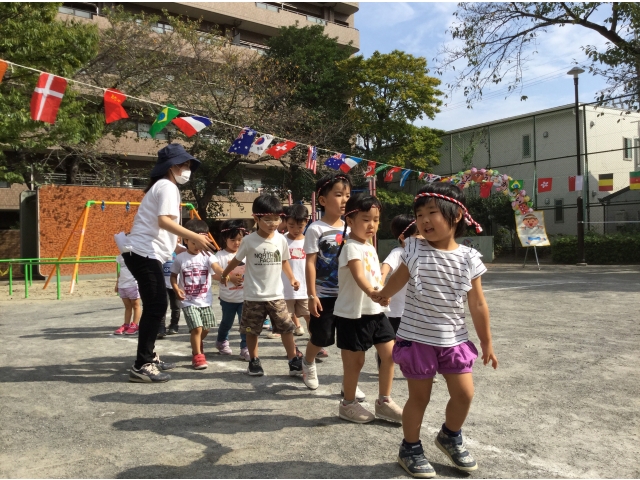 村祭りを踊っています