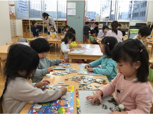パズルに真剣！