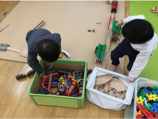 なが～い線路作るんだ！