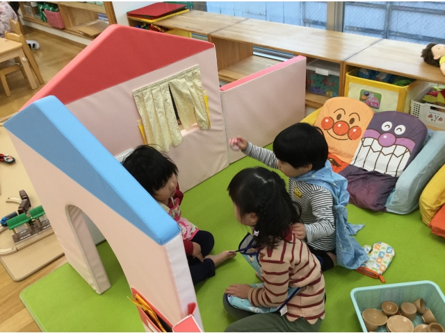 お家ごっこでお話し中