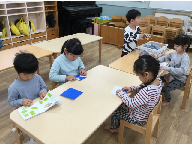 器用に折り紙！