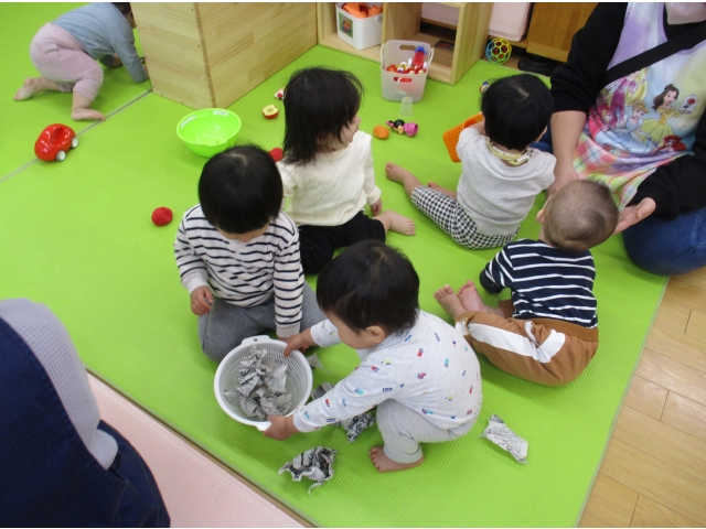 新聞紙でお豆づくり！