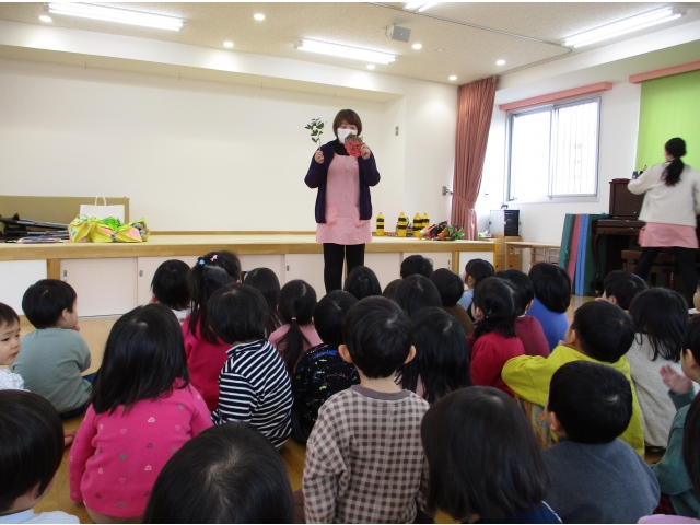 園長先生から節分について教えてもらいました