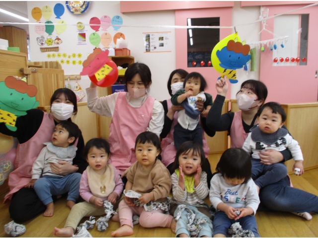 おにさんと一緒に“はい、チーズ”皆にこにこ良い笑顔♪