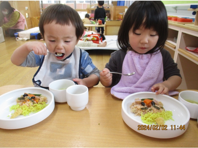 モグモグと美味しそうです！