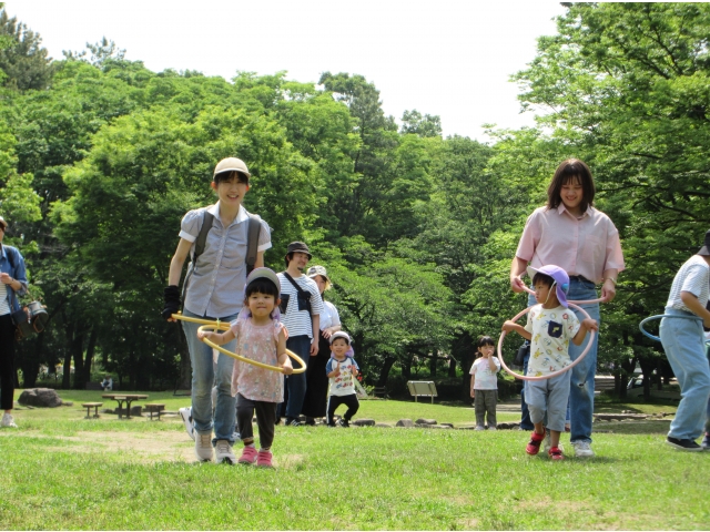 すみれ組さんは親子で電車ごっこ！