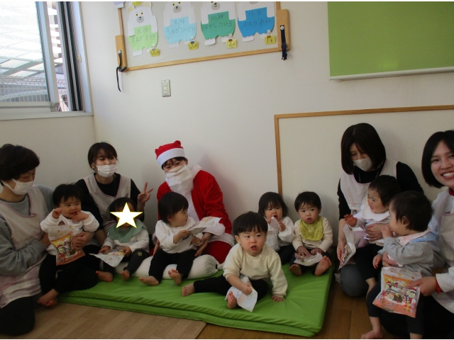 サンタさんと写真撮影！
