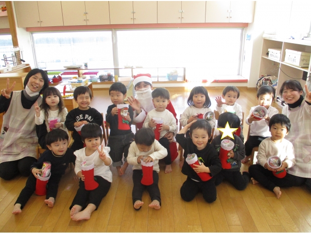 サンタさんと一緒に写真撮影！