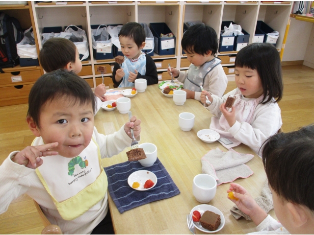 みんなで美味しいケーキを食べるよ！