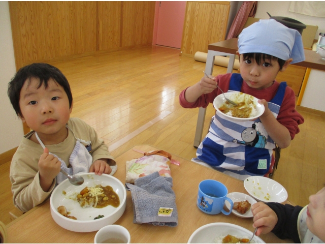 ばら組のお兄さんと一緒に食べるよ！