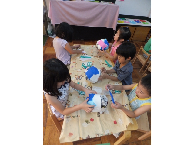 友だちと協力して作るよ！
