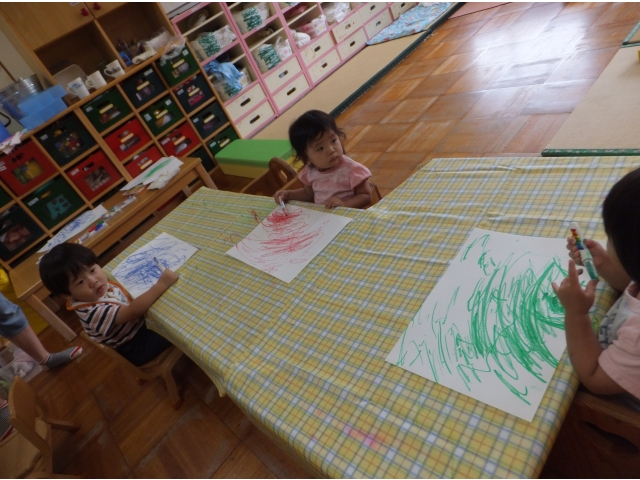 画用紙いっぱいに描いたよ！