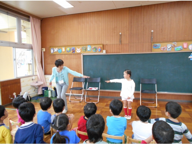 距離は腕1本分。