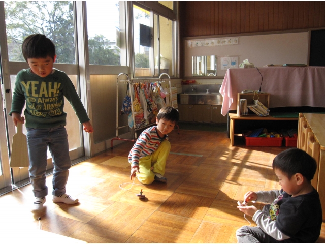 はねつきに
こままわし