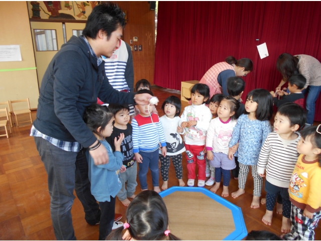 ２歳児も“フム、フム”一緒に説明を聞いてます（*^_^*）