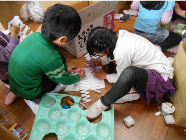 宇宙人を廃材で作ります