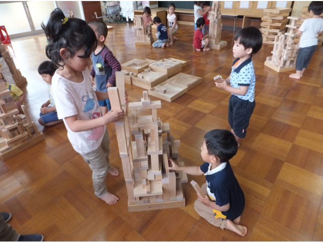 慎重に積みます