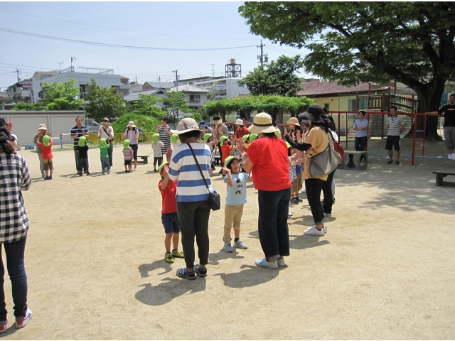 子どもたちがリードして踊ります(*^_^*)