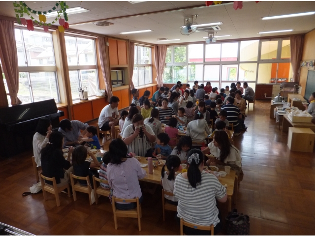 親子で給食♡美味しさも倍増　　　　（＾ｖ＾）