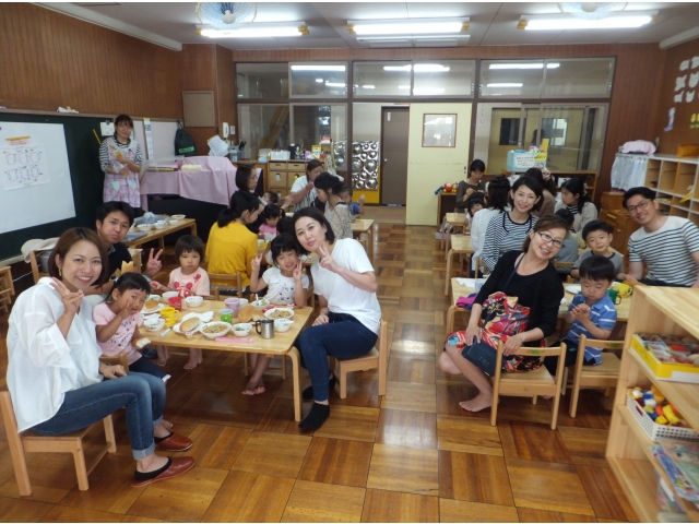 会話もはずみ♪　　　　　　　　楽しい給食♡