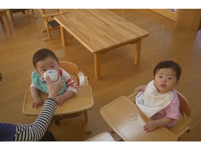 お茶、ごくごく。