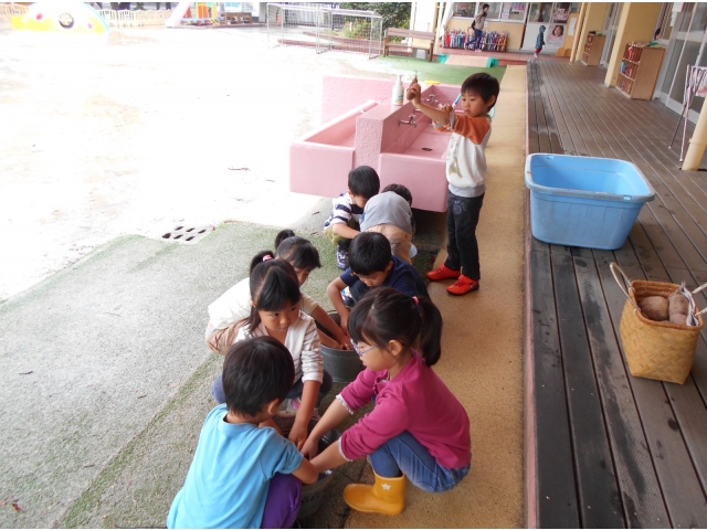 袖まくって洗うよ。