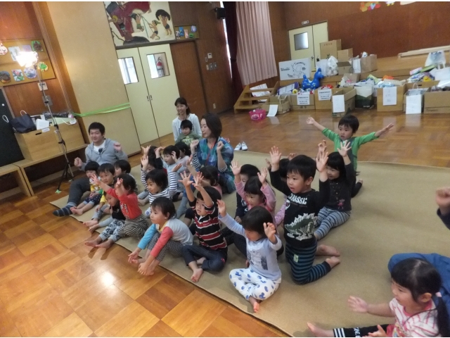 一緒に踊り
ます。