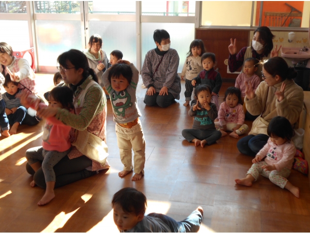 ひよこ組（0歳児）も
楽しんでます。