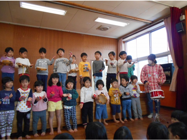 ぞう組さんを見ています。