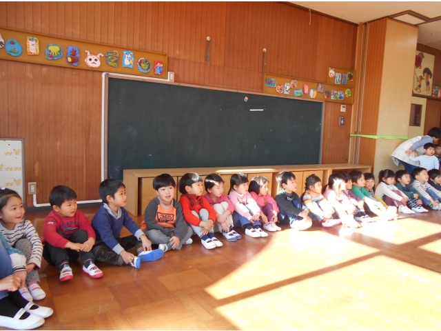 3歳児、見てます。
