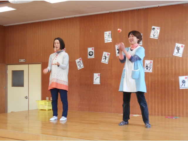 ♪ずいずいずっころばし～♪歌に合わせて…