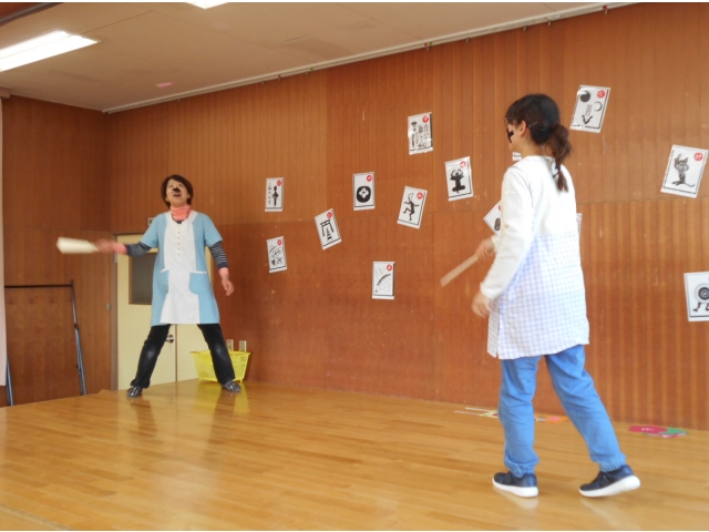 羽根を落とすと顏に×が
付きます