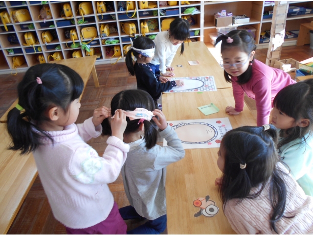 ぞう組での福笑い遊び♪