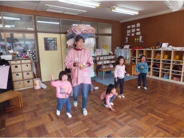みんなで“オニはそと！！”