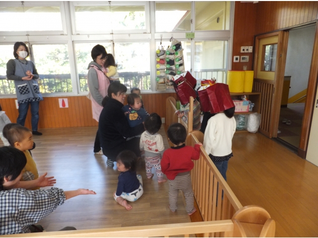 そ～っと
オニに近付いて…